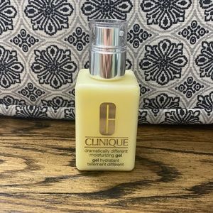 Clinique Dramatically Different Moisturizing Gel